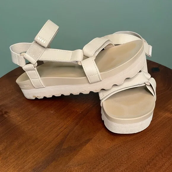 Reef Women's Cushion Rem Hi Tan Sandals - Picture 1 of 8